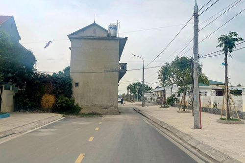 Chủ ngôi nhà 'án ngữ' giữa đường ở Quảng Ninh nhận 1,3 tỷ đồng và 300m2 đất