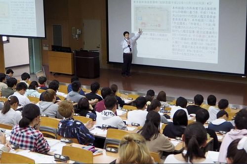 Lý do trường học Nhật Bản đưa chứng khoán vào chương trình bắt buộc