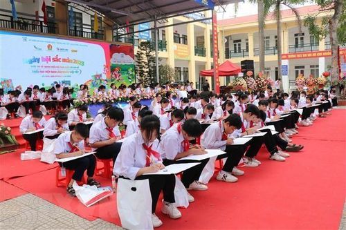 Những dũng sỹ nhí thắp lửa của phong trào 'Nghìn việc tốt'
