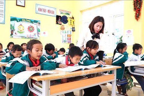 Giúp học sinh vùng cao mở cánh cửa ra thế giới