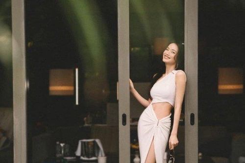 Thư Kỳ khoe sắc vóc hoàn hảo trong sự kiện mới