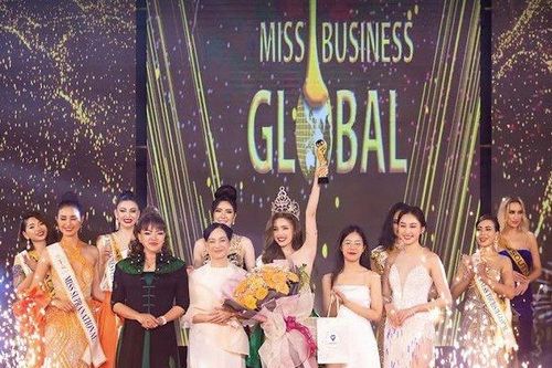 Nguyễn Thị Thảo đăng quang Hoa hậu Doanh nhân Toàn cầu 2023