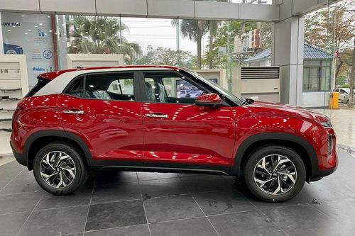 Hyundai Creta bám sát doanh số Toyota Corolla Cross