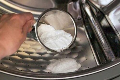 Thả nắm muối vào máy giặt tưởng 'rảnh rỗi sinh nông nổi', biết công dụng ai cũng muốn học theo