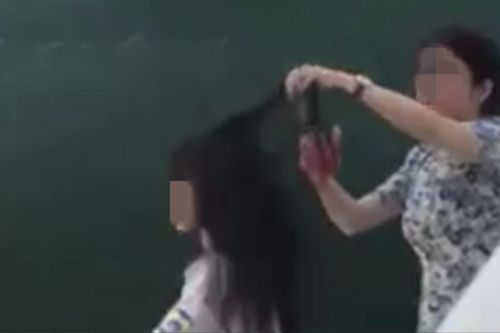 Vụ cô giáo cầm kéo cắt tóc nữ sinh trước mặt cả lớp: Hai cô trò đã ôm nhau cùng xin lỗi