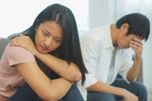 2 tháng nay chồng đòi ngủ riêng và lao vào làm việc điên cuồng