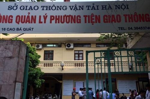 Cò mồi lộng hành ở nhiều điểm cấp, đổi giấy phép lái xe, Hà Nội đề nghị công an vào cuộc
