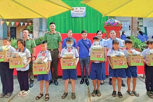 Tuổi trẻ Châu Đốc xung kích, tình nguyện vì cộng đồng