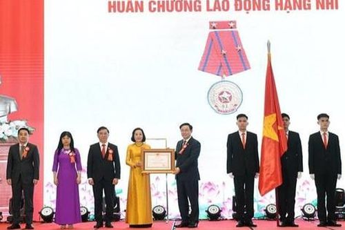 Chủ tịch Quốc hội trao Huân chương Lao động hạng Nhì cho Ban Công tác đại biểu