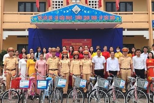 Những hoạt động Đoàn thiết thực hướng về cơ sở
