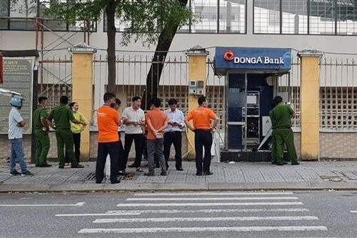 Trụ ATM nằm ngay trung tâm bị cạy phá, mất két sắt chứa tiền