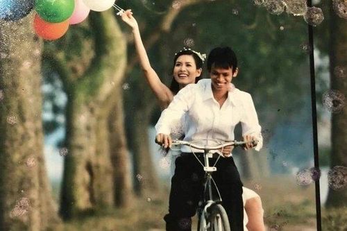 Nguyệt 'Phía trước là bầu trời' khoe ảnh cưới chụp 15 năm trước