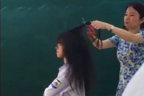 Cô giáo cắt tóc nữ sinh: Giáo viên không mạnh tay, học sinh không thể ngoan