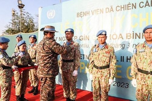 Bệnh viện Dã chiến cấp 2 số 4 Việt Nam đón nhận Huy chương Gìn giữ Hòa bình LHQ