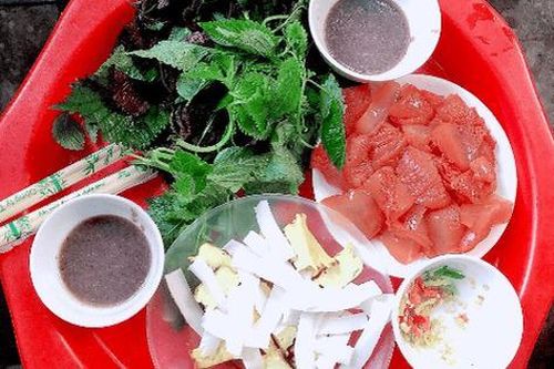 Sứa đỏ cuốn - món ăn đường phố rất ngon và độc đáo ở Hà Nội