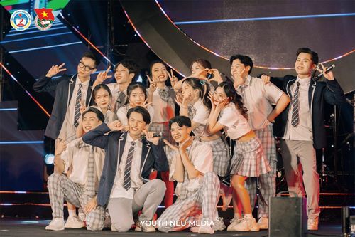 Tuấn Hưng, Hòa Minzy góp mặt tại sự kiện giải trí dành cho sinh viên trường Đại học Kinh tế Quốc dân