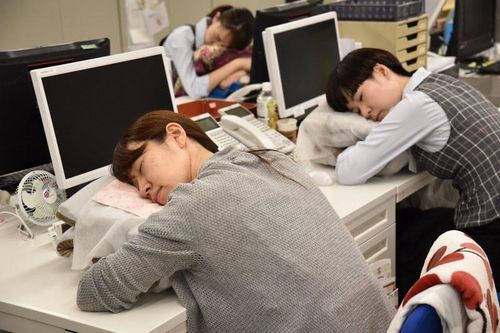 Nhân viên Nhật được ngủ trưa tại văn phòng