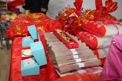 Hủy hôn, lấy người khác vì bạn trai không đưa tiền thưởng cuối năm