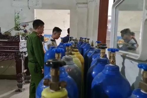 Phát hiện hàng trăm bình khí cười tại nhiều cơ sở kinh doanh trái phép