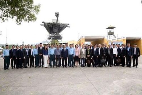 Bộ trưởng Bộ Ngoại giao Bùi Thanh Sơn thăm, làm việc tại Tiểu đoàn 184