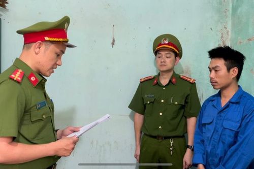 Khởi tố cặp vợ chồng 'diễn xiếc' trên đèo Hải Vân