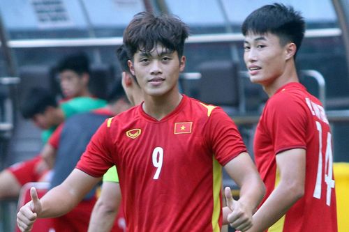 Bộ đôi sao trẻ U23 Việt Nam đón tin vui từ HLV Kiatisak