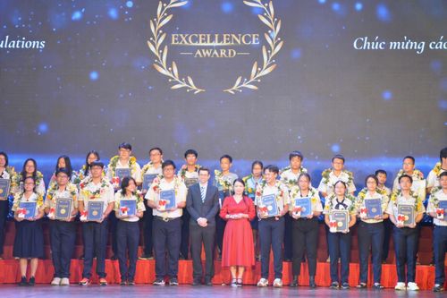 Hơn 600 học sinh nhận Chứng chỉ Phổ thông Quốc tế Pearson Edexcel