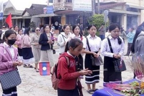 Cộng đồng người Việt tưởng nhớ anh hùng liệt sĩ quân tình nguyện và chuyên gia Việt Nam hy sinh tại Bắc Lào