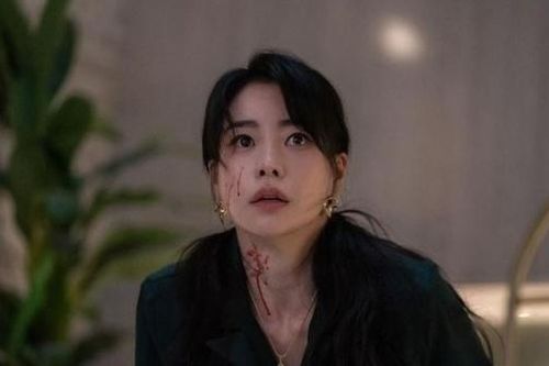 Nhan sắc đỉnh cao và thời trang đẳng cấp của Lim Ji Yeon - 'ác nữ' trong Vinh quang trong thù hận