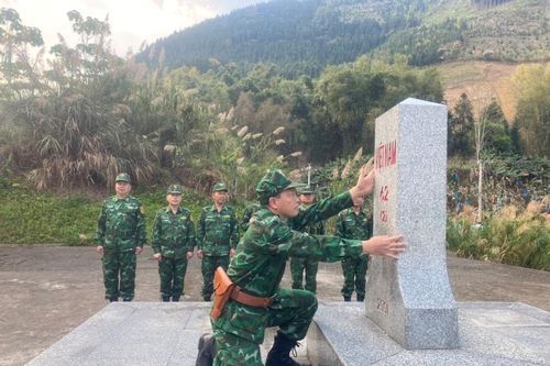 Tuần tra liên hợp chấp pháp trên biên giới Lai Châu
