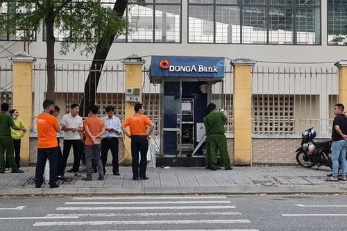 Đà Nẵng: Kẻ gian ngang nhiên đập phá trụ ATM để trộm tiền
