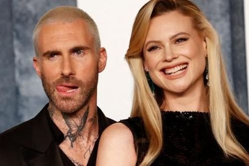 Adam Levine cam kết không tiếp tục ngoại tình