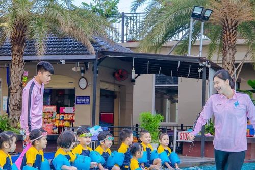 Kình ngư Ánh Viên trở lại vui vẻ sau thời gian nghỉ thi đấu