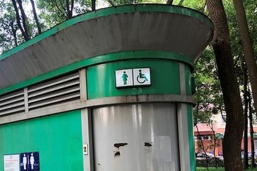 Nhà vệ sinh công cộng xuống cấp: Hà Nội yêu cầu kiểm tra, đầu tư mới