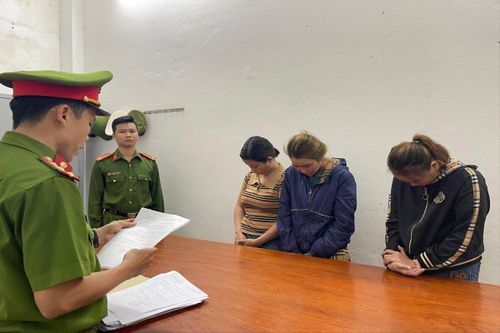 Nhóm nữ quái biến hạt mạch nha thành 'kim sương'