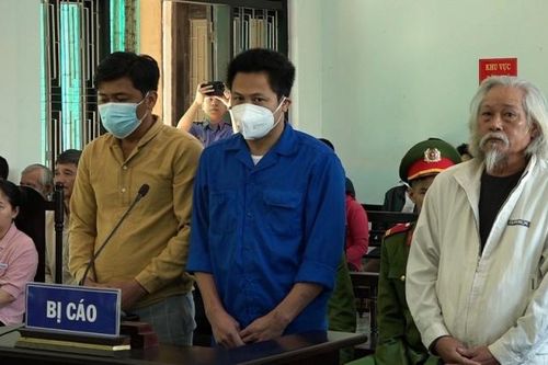 Chém người họ hàng vì mâu thuẫn đất đai, 3 cha con cùng lĩnh án tù
