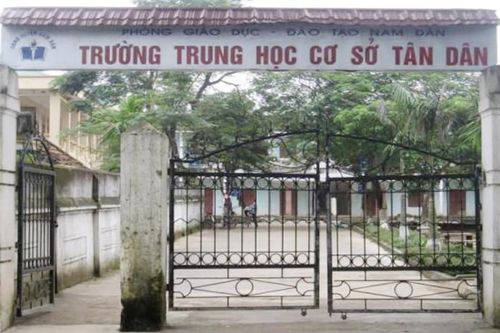 Tố cáo thầy giáo quan hệ tình dục với học sinh lớp 9
