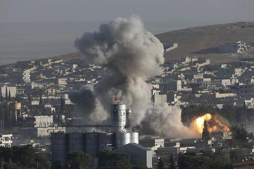 Quân đội Mỹ tiến hành hàng loạt vụ không kích trả đũa ở Syria