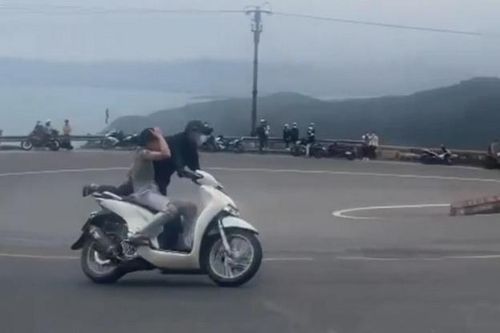 Đà Nẵng: Lái xe 'diễn xiếc' trên đèo Hải Vân bị khởi tố