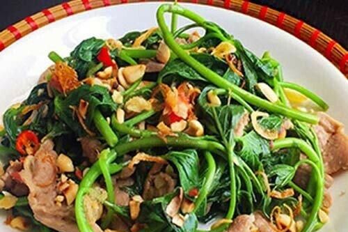 Món rau quê xào thịt bò là thần dược của nam giới, ăn nhiều lại bị sỏi thận