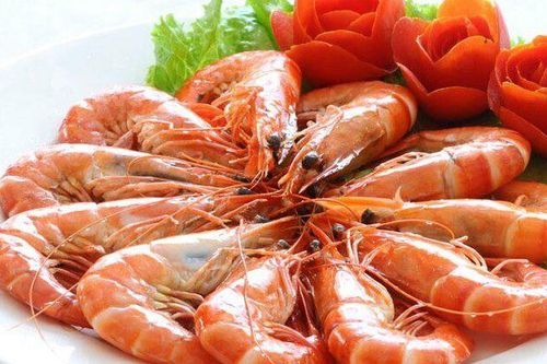 2 bộ phận của tôm nhiều người cố ăn để 'chắc xương' nhưng thực tế ngược lại