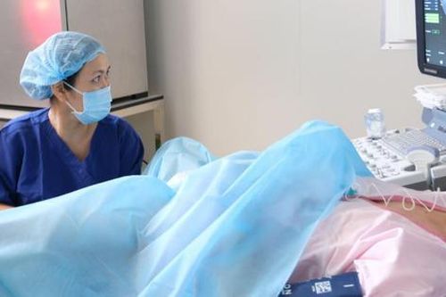 Trữ trứng trước khi hóa trị ung thư: Quyết định táo bạo của cô gái 20 tuổi