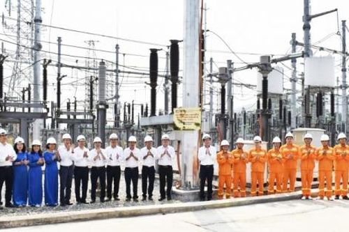 Truyền tải điện Thừa Thiên Huế: Gắn biển công trình hệ thống phân phối 110kV Trạm biến áp 220kV Huế