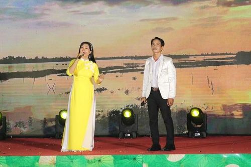 'Văn Hồng Cẩm - Âm vang tình đất, tình người'