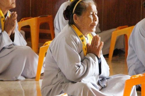 Đắk Nông: Khóa tu 'Một ngày an lạc' tại chùa Hoa Khai