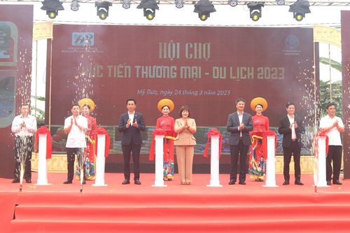 Hơn 100 doanh nghiệp tham gia hội chợ xúc tiến thương mại tại Mỹ Đức