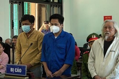 Ba cha con chém họ hàng chỉ vì tranh chấp xây tường rào
