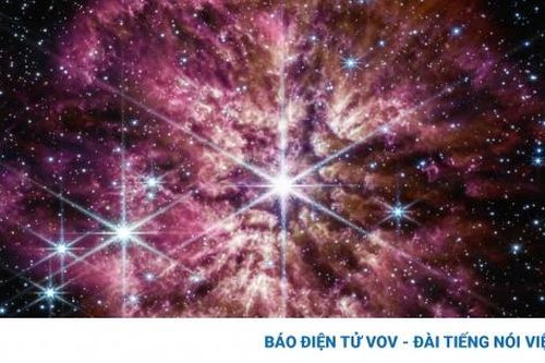 Kính thiên văn Webb phát hiện cảnh tượng hiếm có cách Trái Đất 15.000 năm ánh sáng