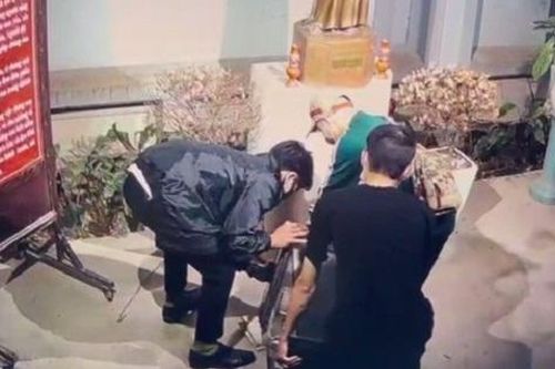 Khởi tố ổ nhóm chuyên trộm cắp hòm công đức Nhà thờ Lớn