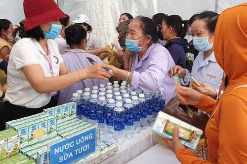 Hội chợ 0 đồng, ấm lòng những người bệnh nghèo